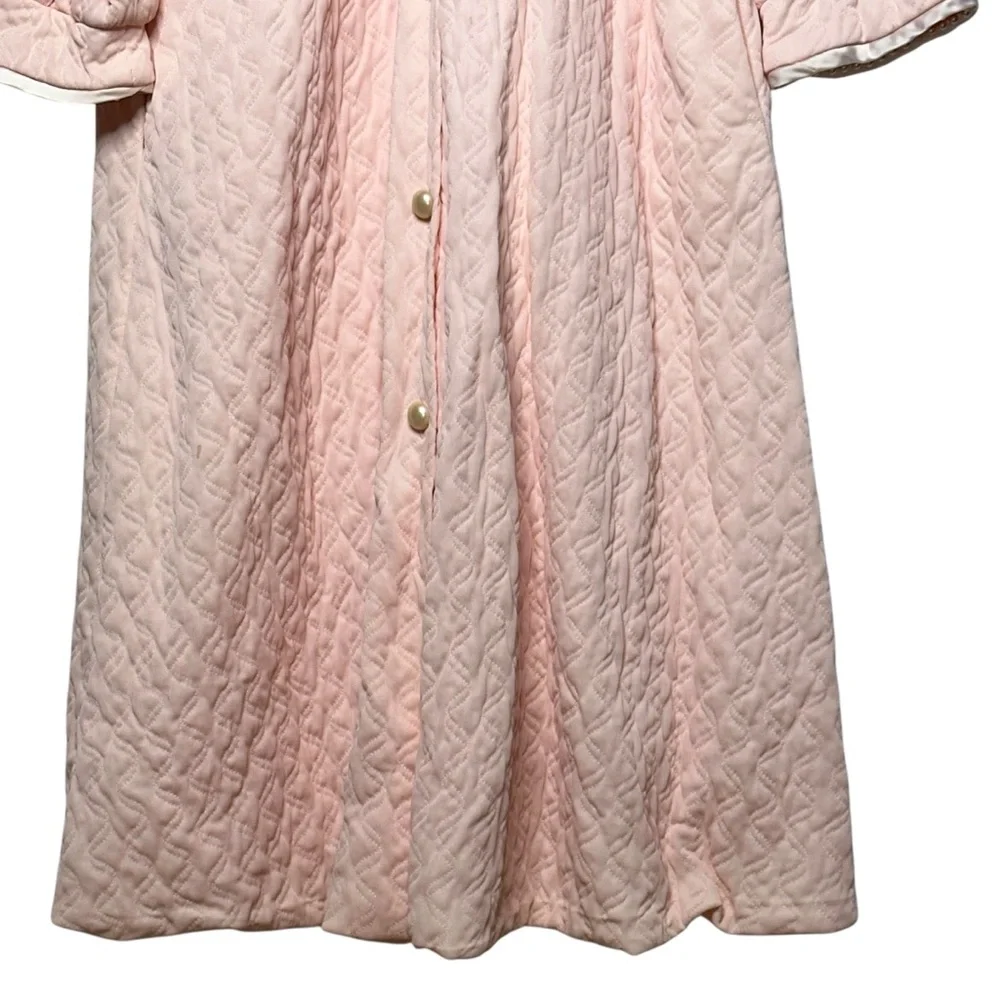 Vintage Hedy Weitz 50s Baby Pink Quilted Button Down Pearl Collar Robe